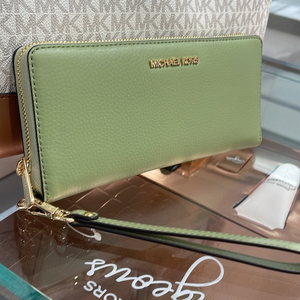 MICHAEL KORS
Leather Continental Wristlet Phone Case Wallet 
Light Sage
NWT - Picture 16 of 16